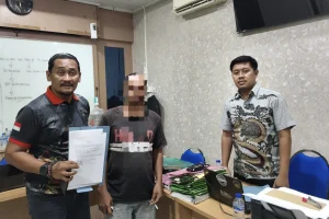 Pria Asal Bojonegoro Gondol Motor Kekasihnya untuk Urus Pernikahan