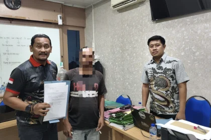 Pria Asal Bojonegoro Gondol Motor Kekasihnya untuk Urus Pernikahan