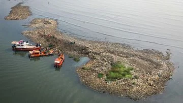 Pulau Sampah di Pesisir Jakarta, Ancaman Pencemaran Laut yang Mengkhawatirkan