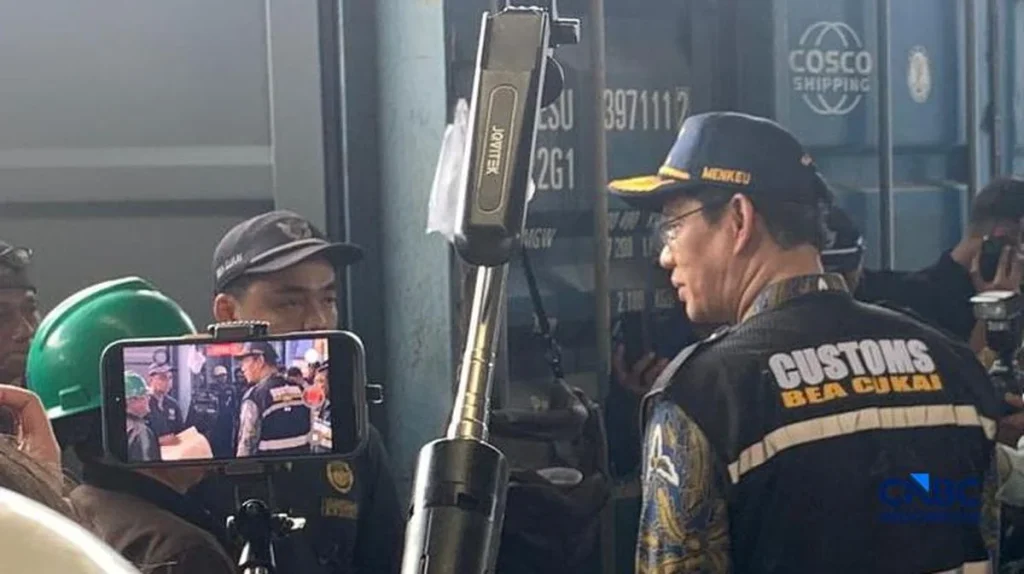 Purbaya Cek Ribuan Kontainer Numpuk di Priok, Penyebabnya Terungkap