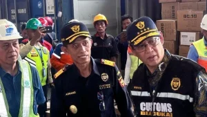 Purbaya Sidak 3.100 Kontainer Menumpuk di Tanjung Priok