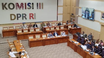 Rapat di DPR, Akademisi Usul Daftar Lembaga Penugasan Polri Diatur