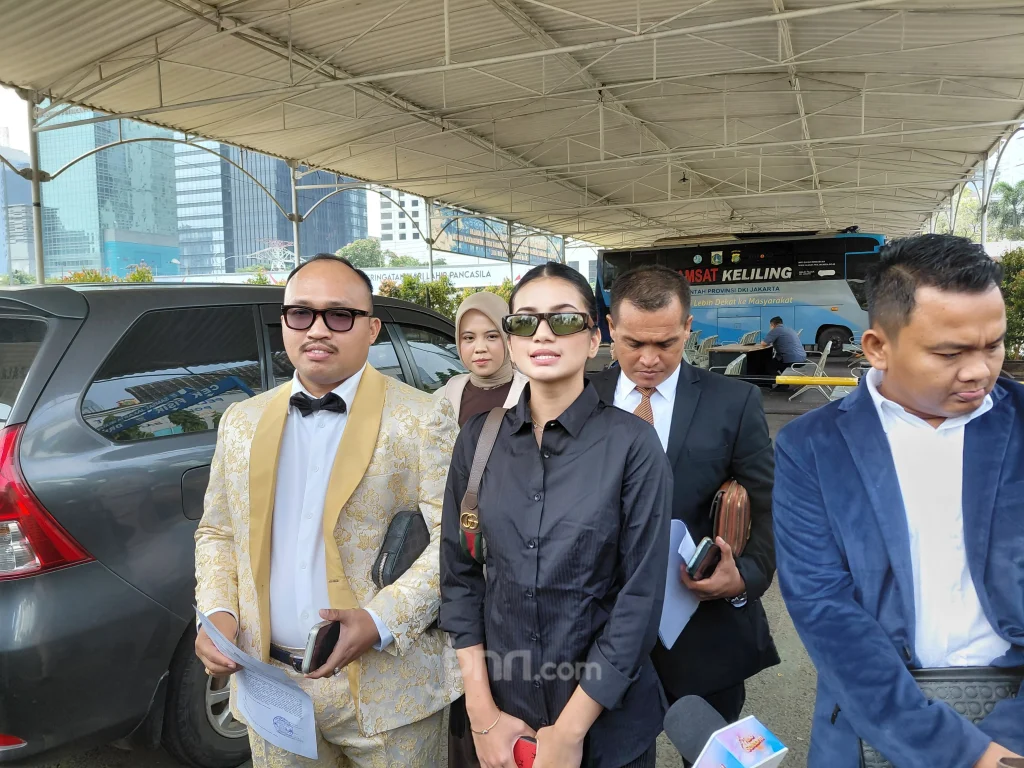 Ratu Sofya Belum Terima Honor dari Film Dosa: Keterlambatan yang Mengherankan