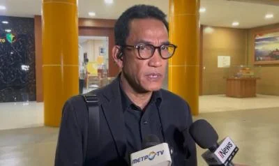 Roy Suryo dan Dokter Tifa Tidak Ditahan saat Penyerahan ke Kejaksaan