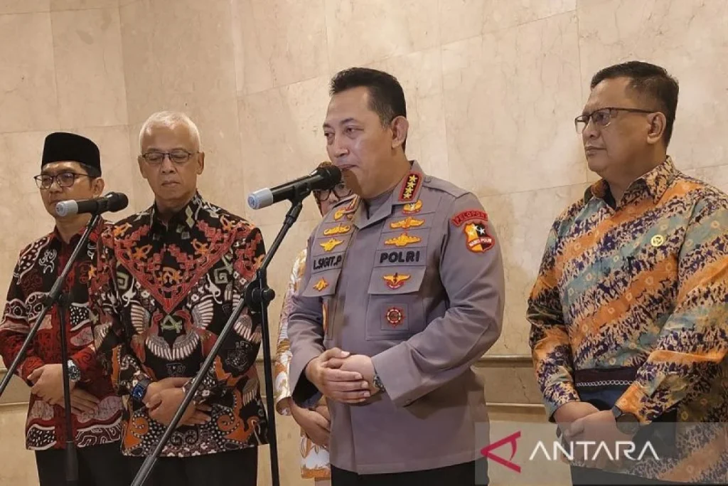 RUU Polri Dihadirikan, Habiburokhman Soroti Keterlibatan Polisi Aktif di Ormas