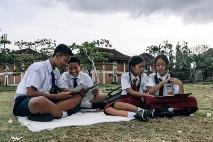 Sekolah Tidak Pernah Cukup: Bimbel, Kecemasan, dan Siapa yang Diuntungkan?