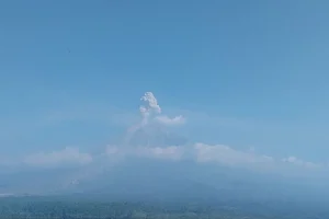 Semeru Kembali Muntahkan Abu Setinggi 1 Kilometer, Warga Diminta Waspadai