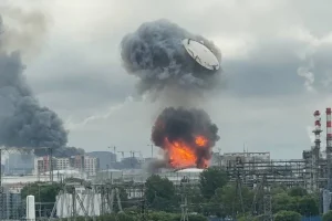 Serangan Drone Ukraina Membakar Kilang Minyak di Moskow, Rusia