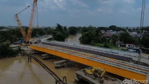 Setahun Lumpuh, Jembatan Kemang Pratama Bekasi Akhirnya Dibangun Kembali