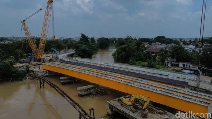 Setahun Lumpuh, Jembatan Kemang Pratama Bekasi Akhirnya Dibangun Kembali