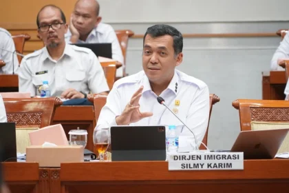 Silmy Karim Menyerahkan Diri ke KPK, Ajudan Menghambat Wartawan