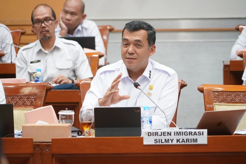 Silmy Karim Menyerahkan Diri ke KPK, Ajudan Menghambat Wartawan