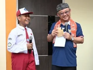Siswa SD Lancar Ngomong Bahasa Inggris dengan Mendikdasmen