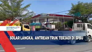 Solar Langka Membuat Antrean di SPBU Makassar Menjadi Sorotan