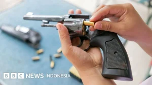 Swatting Call: Lelaki Menunjukkan Senjata Pistol pada Petugas Polisi di Arizona