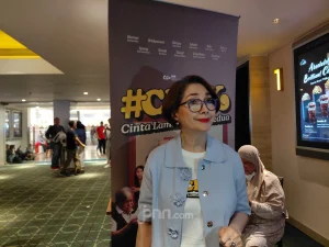 Tio Pakusadewo Menerima Dukungan dari Teman-temannya