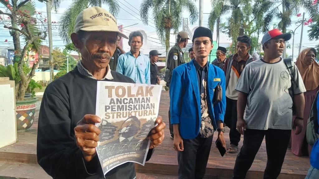 Tolak Alih Fungsi Lahan, Petani Silo Demo di DPRD Jember