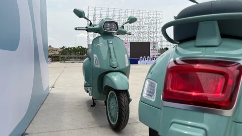 Vespa Tidak Meninggalkan Identitas Klasik, Tetap Relevan di Tengah Perubahan Tren
