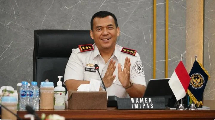 Wakil Menteri Imigrasi Silmy Karim Tiba di Gedung Merah Putih KPK