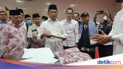 Wamenhaj Berikan Paket Daging Dam Jemaah Haji RI ke Palestina