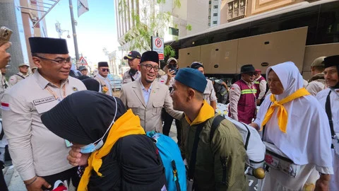 Wamenhaj Sambut Jemaah Gelombang Dua Tiba di Madinah: Jaga Kesehatan