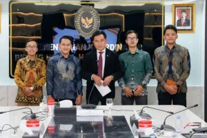 Yusril Ihza Mahendra Janji Sampaikan Tuntutan BEM SI ke Presiden Prabowo