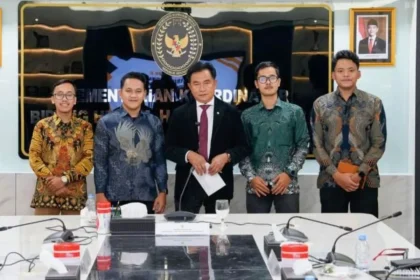 Yusril Ihza Mahendra Janji Sampaikan Tuntutan BEM SI ke Presiden Prabowo