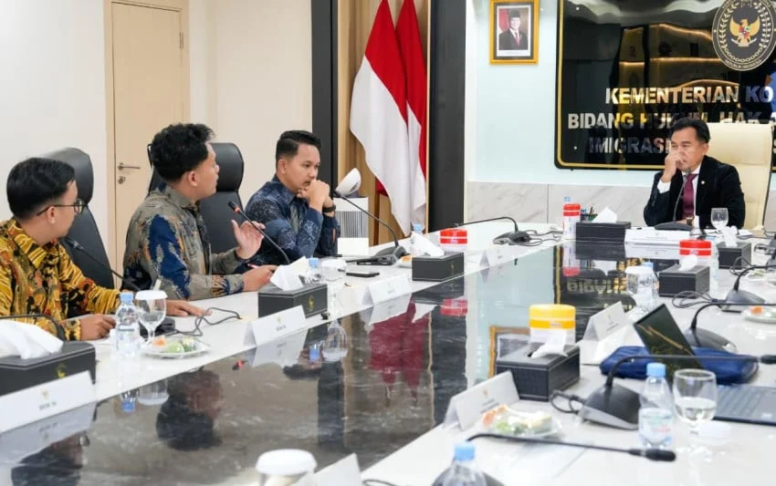 Yusril Mahendra Terima Audiensi BEM SI, Janji Sampaikan Tuntutan ke Presiden