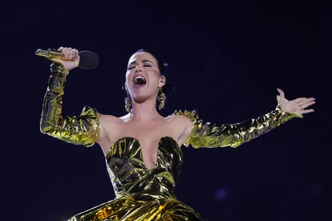5 Berita Populer: Kisah Cinta Katy Perry, Spotify Puji Lagu No Na, dan Reuni David Harbour dan Millie Bobby Brown