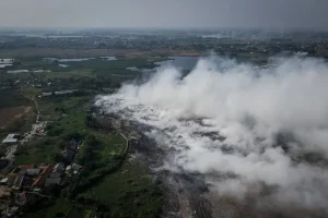 BNPB Terapkan Water Bombing Atasi Kebakaran TPA Jatiwaringin