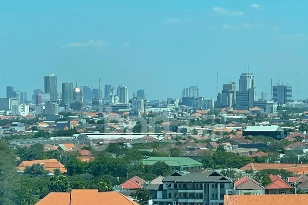 Cuaca Surabaya Hari Ini Diramalkan Cerah dengan Potensi Panas Menyengat