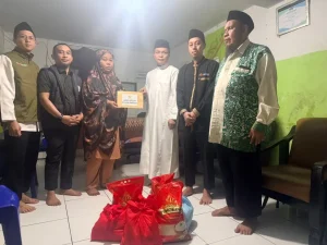 Gubernur Sulsel Beri Bantuan kepada Keluarga Bocah Korban Tenggelam di Pantai Masjid 99 Kubah