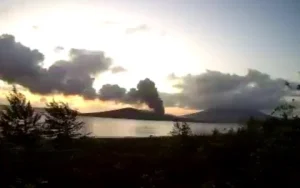 Gunung Anak Krakatau Siaga: Kapal di Selat Sunda Diimbau Tingkatkan Waspada