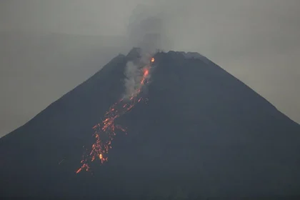 Gunung Merapi Meluncurkan Awan Panas, Cek Situasi Terbaru