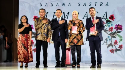 Kemenbud Luncurkan Enam Buku Sastra Klasik Indonesia dalam Bahasa Asing