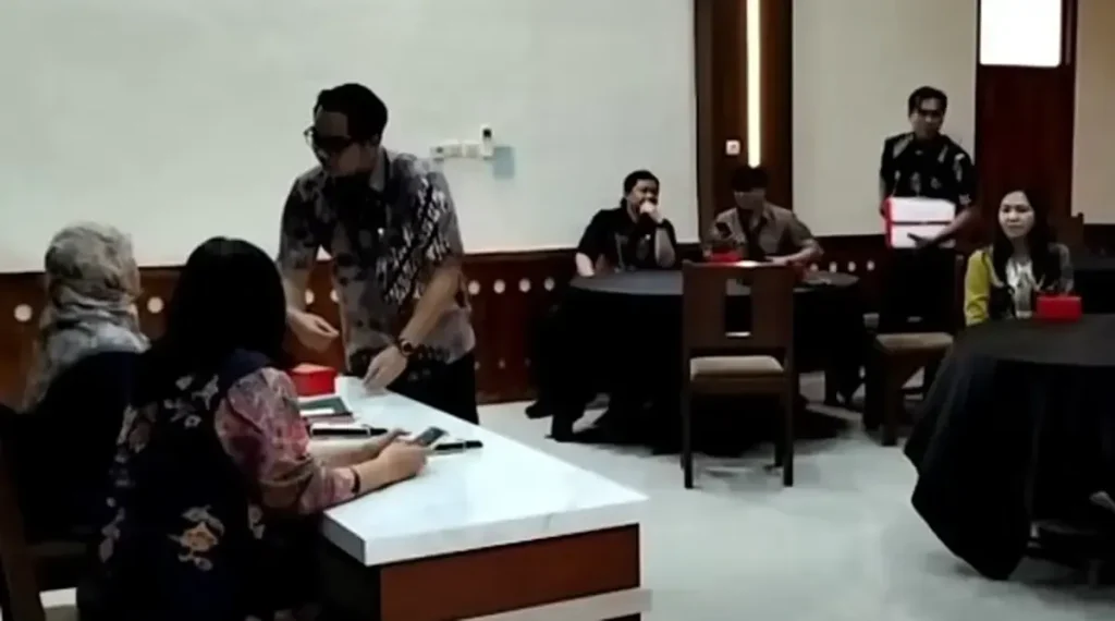 Komisi Informasi Turun Tangan Periksa Arsip Pemkot Solo, Hasilnya Ijazah Jokowi Tidak Ada