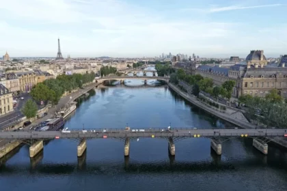 Panas Ekstrem Paris Ubah Sungai Seine Jadi Pendingin Udara