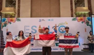 Pelajar Indonesia Borong Medali Emas di Olimpiade Bahasa Inggris Internasional