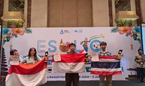 Pelajar Indonesia Borong Medali Emas di Olimpiade Bahasa Inggris Internasional