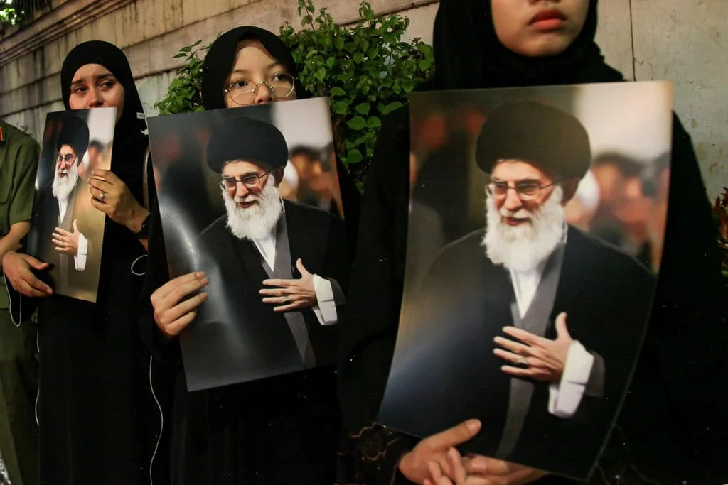 Pemimpin Dunia Hadiri Pemakaman Ali Khamenei dengan Antusiasme Masyarakat