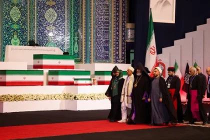 Pemimpin Tertinggi Iran Ali Khamenei Diberi Penghormatan Terakhir