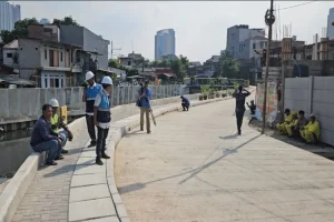 Pemprov DKI Jakarta Bangun Tanggul di Kali Grogol Kemanggisan