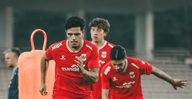 Persib Bandung Kejutkan Bursa Transfer dengan Datangkan Ragnar Oratmangoen