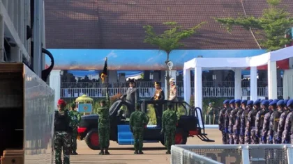 Prabowo Cek Pasukan Hari Bhayangkara di Cikeas