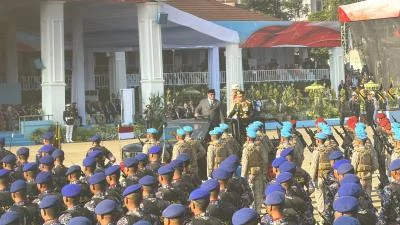 Prabowo Periksa Pasukan pada Upacara HUT Ke-80 Bhayangkara