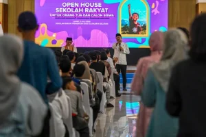 Pramono-Gus Ipul Sampaikan Harapan kepada Siswa di Sekolah Rakyat Jakarta Selatan