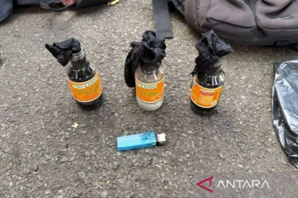 Rumah Pengacara Dilempar Bom Molotov di Jakarta Timur
