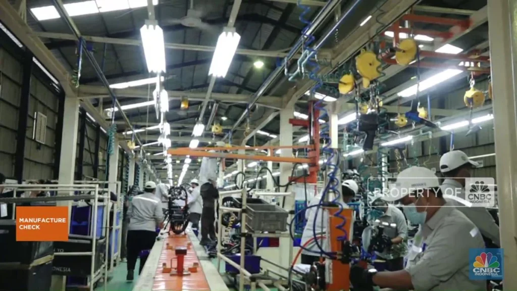 Sektor Industri RI Masuk Zona Merah Akibat Rupiah Loyo dan Daya Beli Lesu
