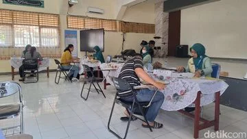 Survei: 71,8% Orang Tua Khawatir dengan Kehandalan Sistem SPMB Jalur Domisili