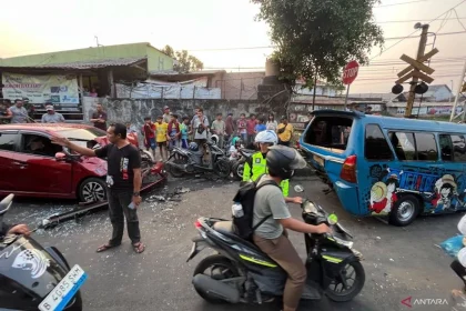 Tabrakan Beruntun 6 Kendaraan di Perlintasan KA Bogor, Diduga Akibat Pengemudi Gagal Menjaga Jarak Aman